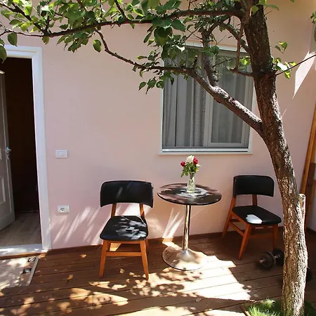 Hyseni Guest house *